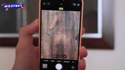 Ha már úgyis áll a mostohabátyám cerkája, miért ne dughatná be a kis pinámba...